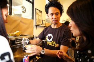 Barista trainer Junichi Yamaguchi offers tips to latte art workshop participants. — Picture by Choo Choy May